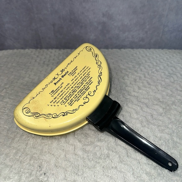 Vintage Mirro French Puffy Omlet Maker With Recipes - Picture 1 of 6
